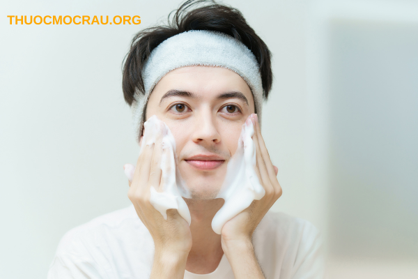 Vệ sinh da trước khi nhổ