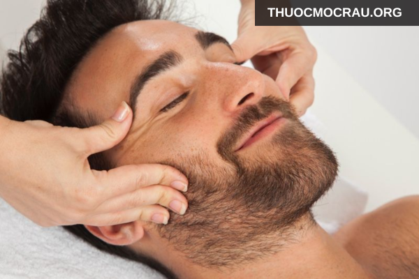Massage mặt để giúp râu mọc nhanh