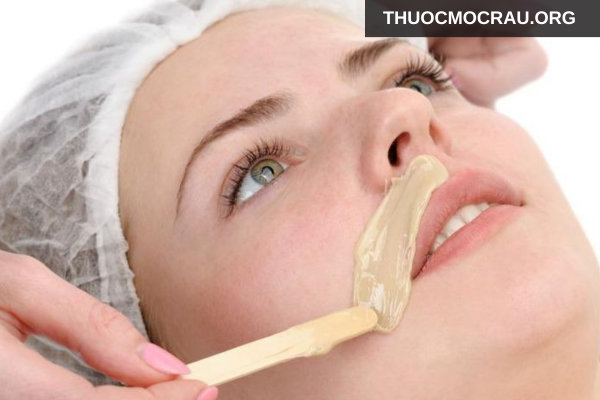 Sử dụng kem tẩy ria mép