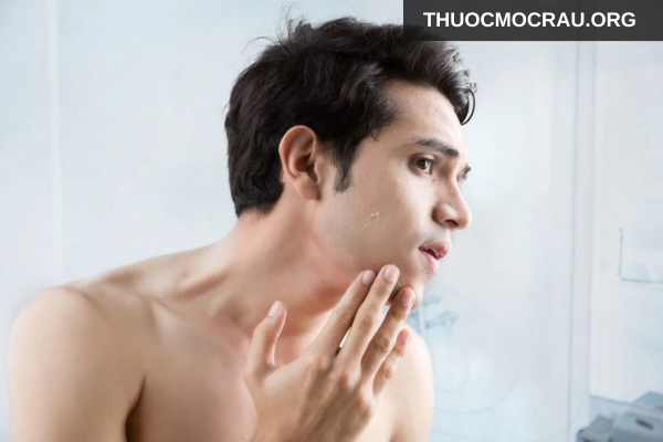 Hạn chế chạm tay lên vùng da vừa cạo