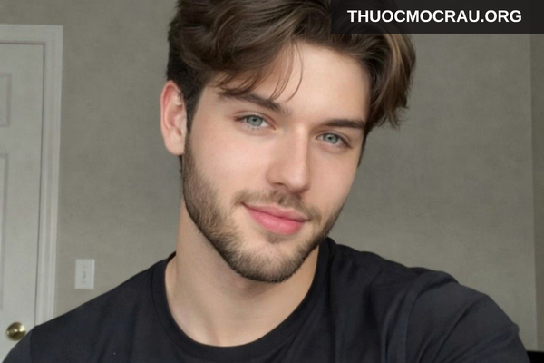 Râu Stubble nam tính tự nhiên