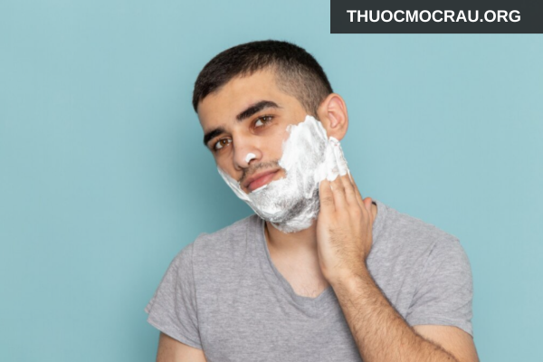 Cạo râu thường xuyên có làm râu mọc nhanh hơn không?